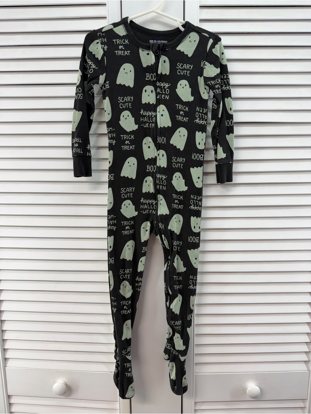 Old Navy size 3T Black One-Piece Footed Pajamas with Green Ghosts glow in dark